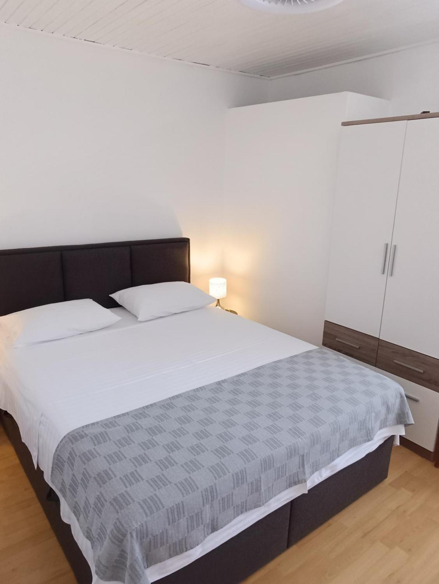 Apartmani Sprljan Водице Экстерьер фото